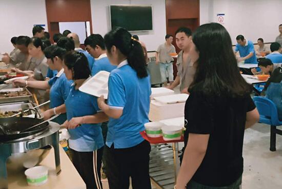 食堂承包公司不榨取員工伙食費(fèi)靠什么賺錢(qián)？