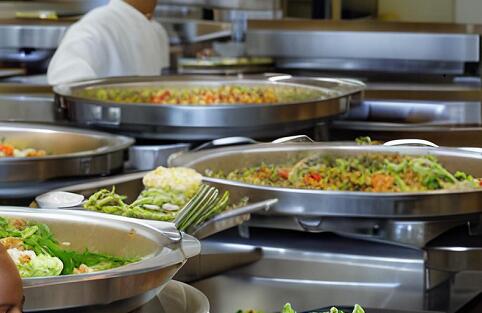 在大學(xué)食堂里包個(gè)窗口掙錢嗎？需要考慮哪些因素